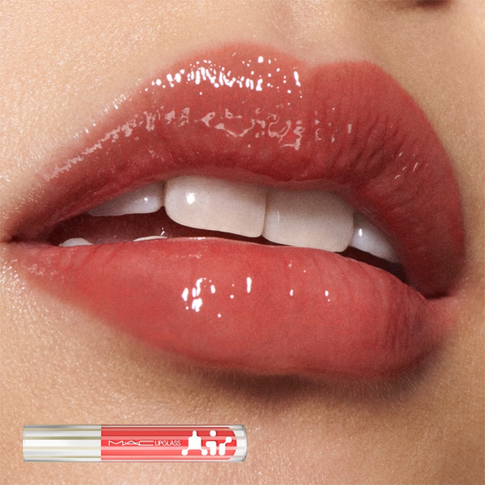 MACXIMAL MATTE LIPSTICK IN EVERYBODY’S HEROINE