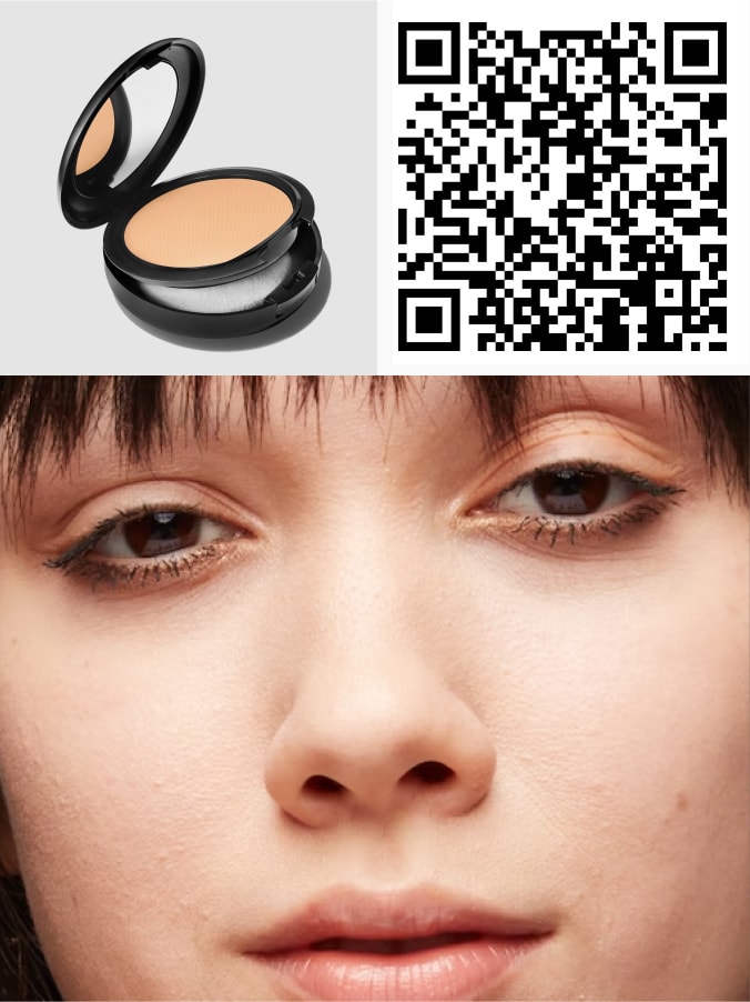 QR code and model's face for STUDIO FIX POWDER PLUS FOUNDATION.